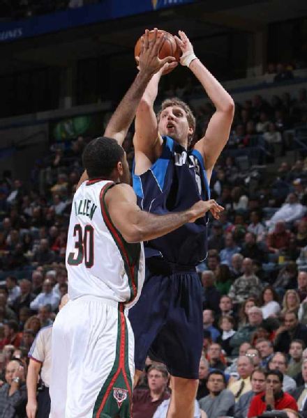 吸走两名骑 吸走两名骑